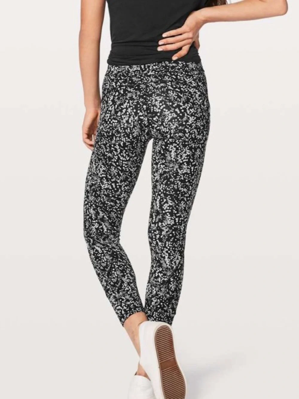 Lululemon In Movement 7/8 Tight Legging  *Everlux 25
